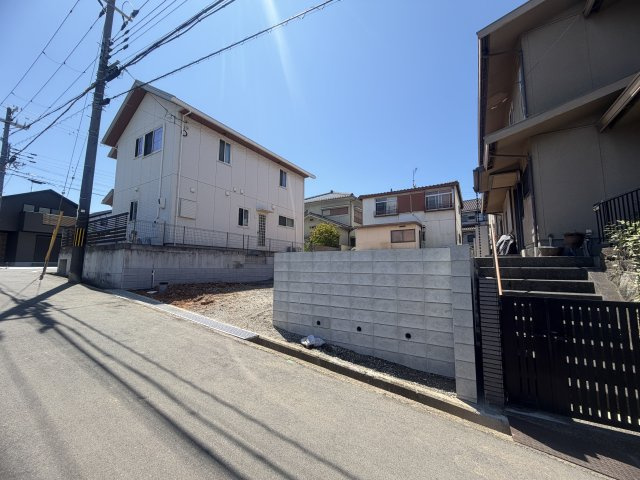 明石市魚住町錦が丘１丁目新築戸建の前面道路含む現地写真