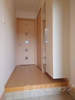 パルティーレの玄関|ミラー付き大型シューズボックス