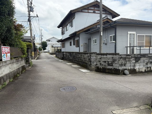 各務原市鵜沼山崎町3丁目の前面道路含む現地写真
