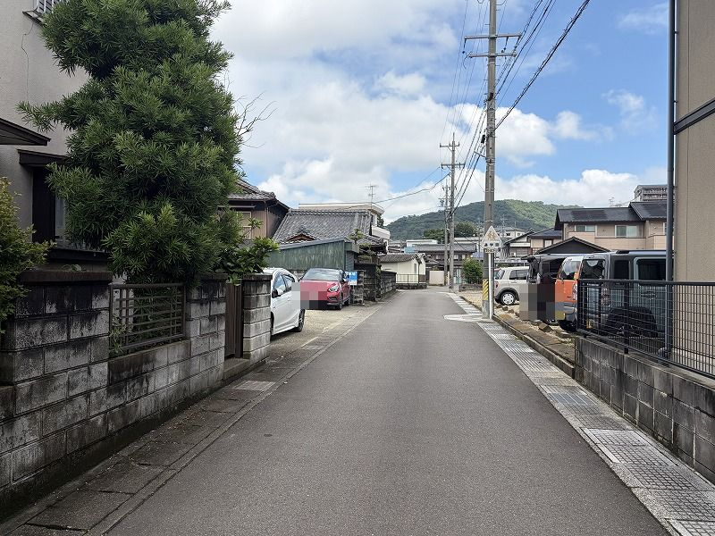 各務原市鵜沼山崎町3丁目の前面道路含む現地写真