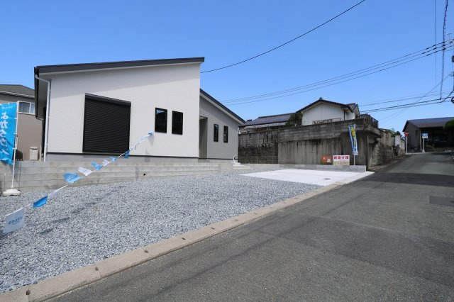 【前面道路含む現地写真】の画像