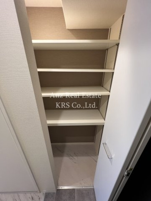 【収納】 | ドゥーエ立売堀 | 玄関横のシューズボックス！天井高で収納力抜群♪