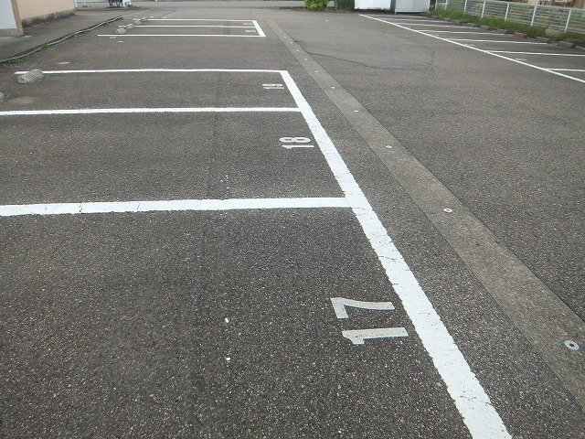サンハイツ大滝の駐車場
