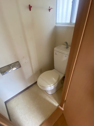 御立中一戸建のトイレ