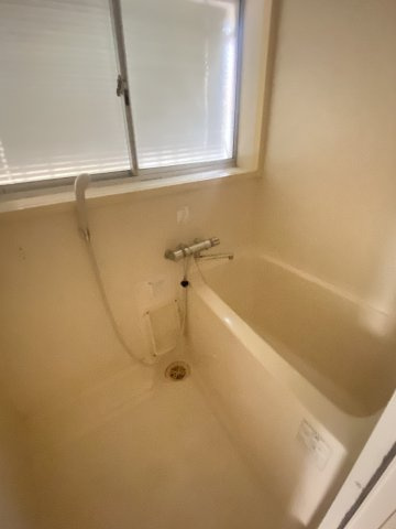 御立中一戸建の浴室