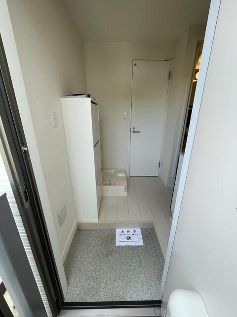 横浜市磯子区杉田５丁目のアパートの玄関