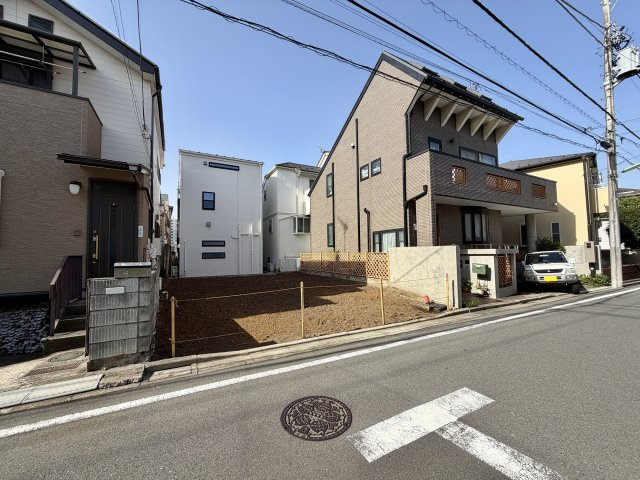 【前面道路含む現地写真】 | 世田谷区奥沢3丁目　新築戸建 | 南側5.45m公道