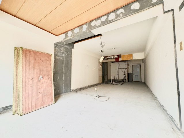 パレドール高松のエントランス|2026.07.12撮影

現地ご見学希望・資料請求などお気軽にお問い合わせ下さい！
03-5990-5201