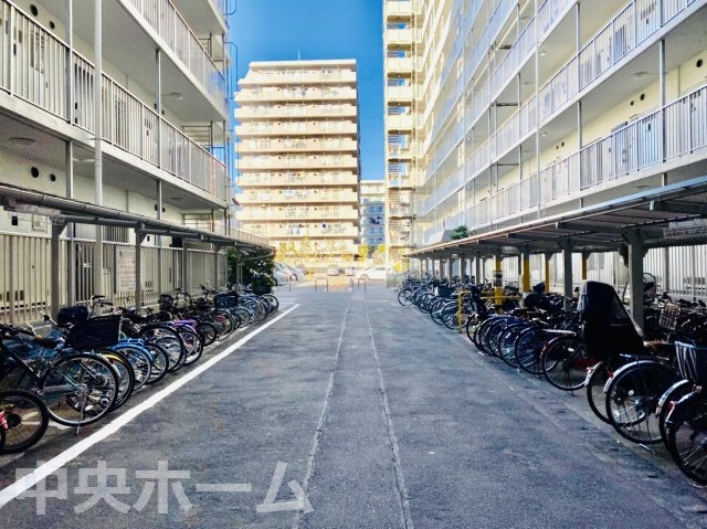 東大島ハイライズの駐輪場|【自転車置き場】最新の空き状況や費用などの詳細は担当スタッフまでお問い合わせください。