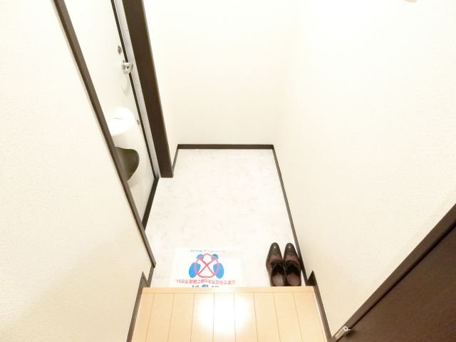 エステ・ラグーナ八番館の玄関
