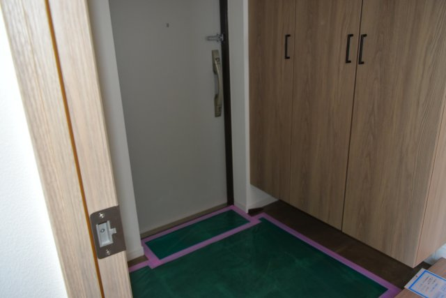 多摩市鶴牧１丁目の中古マンションの玄関