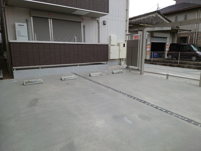 トレンタ氷室の駐車場