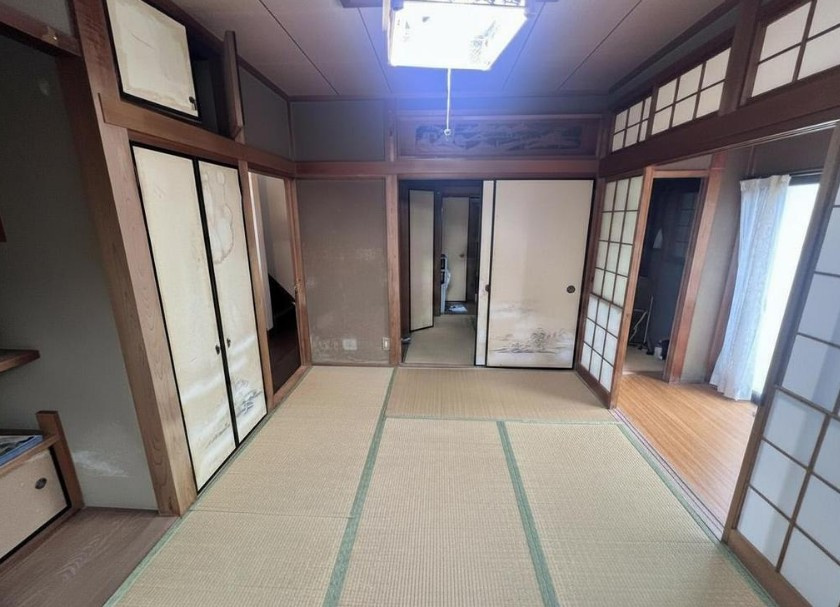 宇治市木幡平尾の子供部屋|※本画像は空室時の写真を加工し、家具・小物等を撤去したイメージです。
実際の仕様とは異なる場合がございます。