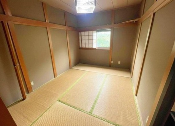 宇治市木幡平尾の和室|※本画像は空室時の写真を加工し、家具・小物等を撤去したイメージです。
実際の仕様とは異なる場合がございます。