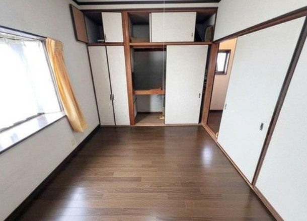 宇治市木幡平尾の洋室|※本画像は空室時の写真を加工し、家具・小物等を撤去したイメージです。
実際の仕様とは異なる場合がございます。