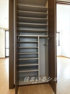クレールＴ．I　３の玄関|大型シューズボックス