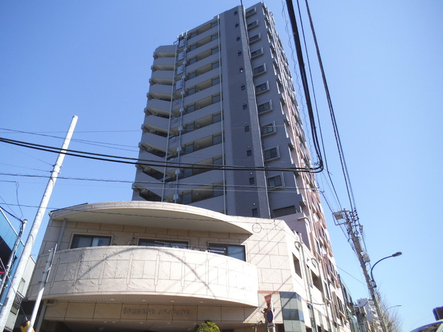 エクメーネ赤羽の外観|手前がエントランス、奥が居住用の建物になります
