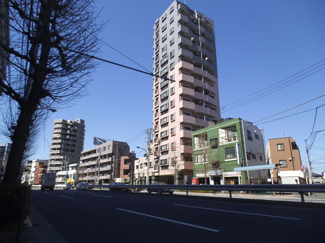 エクメーネ赤羽の外観|北本通に面した立地です
