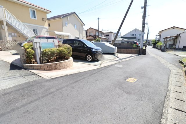 モナリエ・マイの駐車場