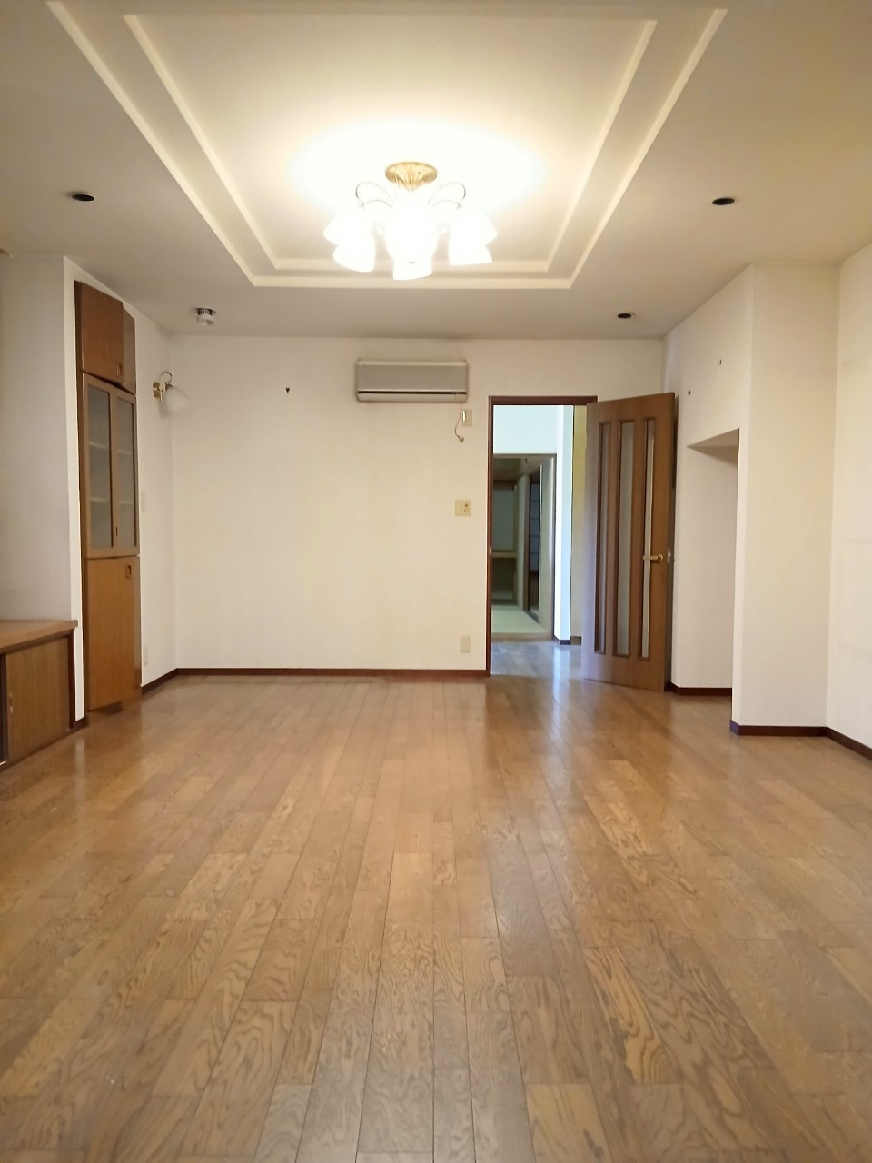 東松山市大字毛塚中古戸建の居間・リビング