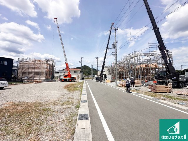 たつの市龍野町末政　第2期　新築一戸建ての前面道路含む現地写真|周辺は落ち着いた街並みの住宅地！子育てがしやすい住環境です！まだ未完成ですが、現地でしかわからない事もございます。是非一度ご覧ください。