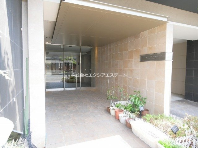 レジデンス・スエヒロ　上本町のエントランス