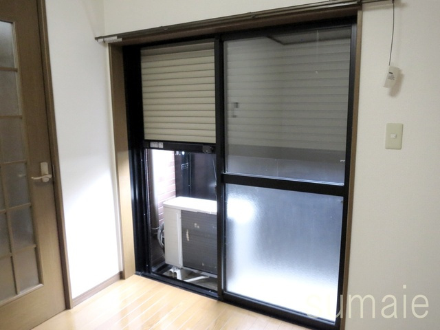 メゾン南小岩７の設備|シャッター完備です！