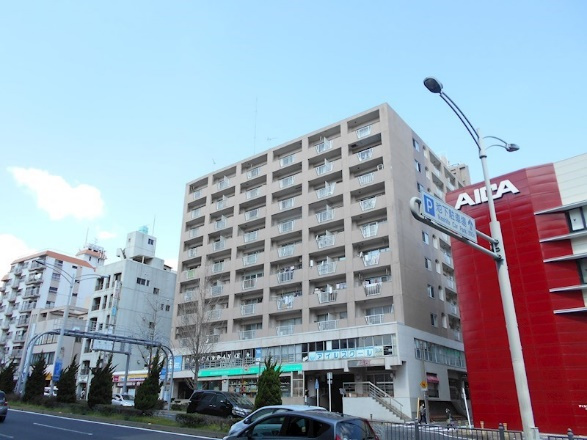 覚王ハイツの外観