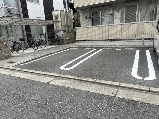 カーサクレア神屋町の駐車場