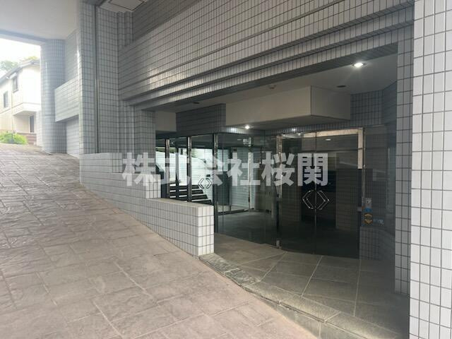 戸塚区舞岡町ファミリーマンションのエントランス