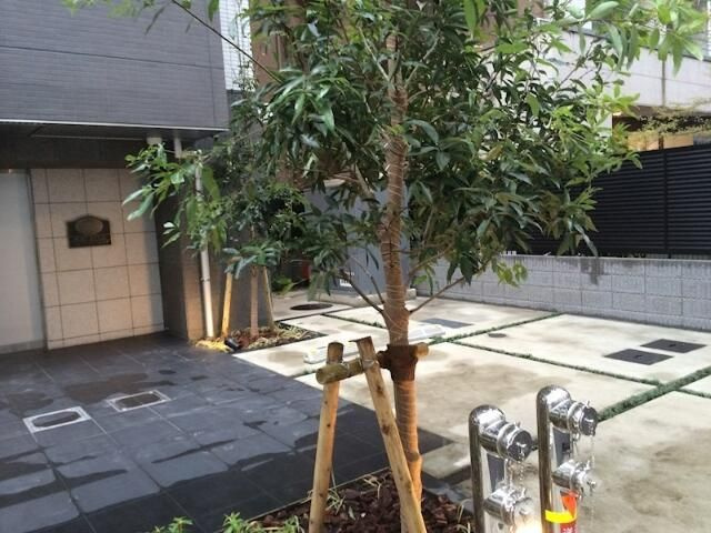 メインステージ三田アーバンスクエアのエントランス