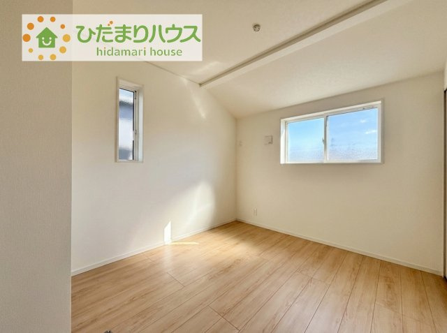 【洋室】 | つくばみらい市小絹第4　新築戸建　3号棟 | 窓が多く、明るい空間を演出してくれます(*^^*)