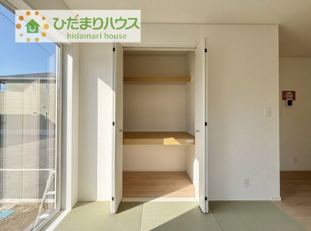 【収納】 | つくばみらい市小絹第4　新築戸建　3号棟 | 和室の収納は横開きクローゼット！
しまった物の出し入れも楽々です(^^)