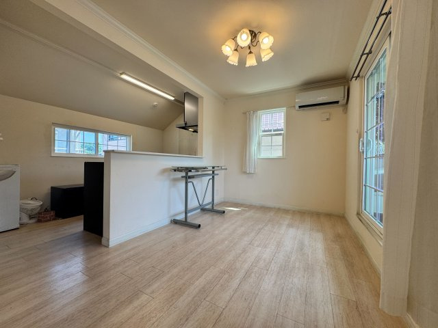 所沢市荒幡店舗付中古戸建の居間・リビング|2F