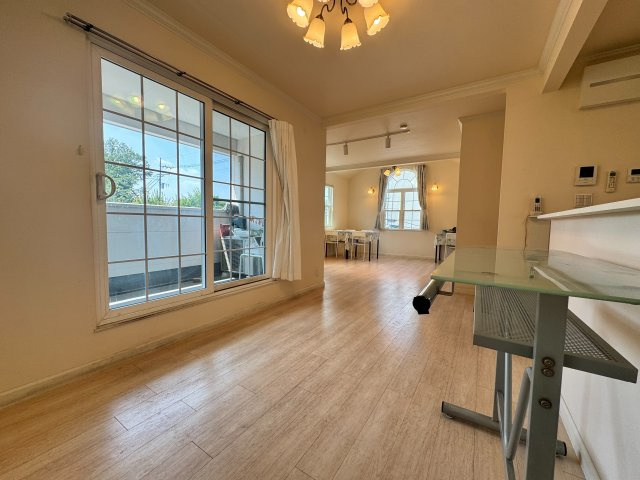 所沢市荒幡店舗付中古戸建の居間・リビング|2F