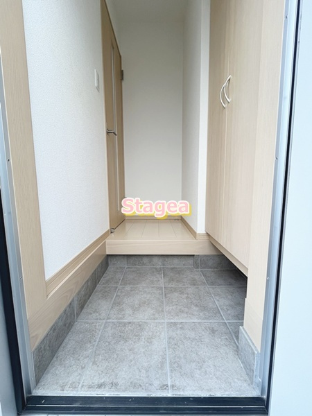 上尾市上町２丁目のアパートの玄関