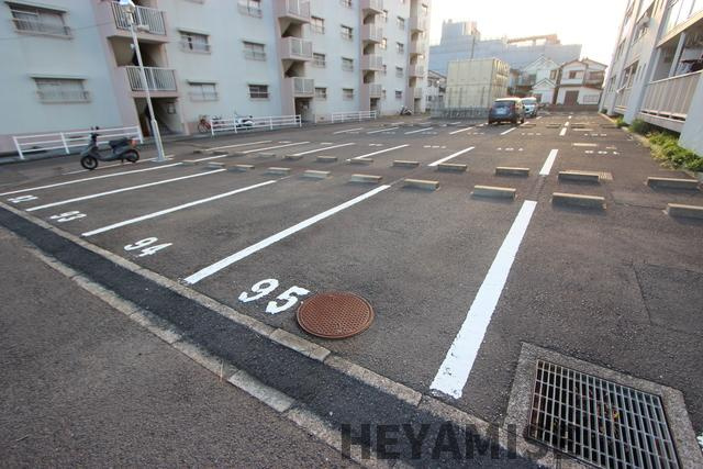 ビレッジハウス末石3号棟の駐車場