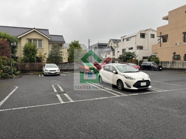 ラヴィアンオランジュの駐車場