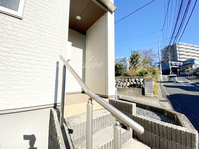 横浜市戸塚区上倉田町の一戸建てのエントランス