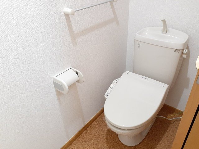 トムトックⅡのトイレ|シンプルで使いやすいトイレです