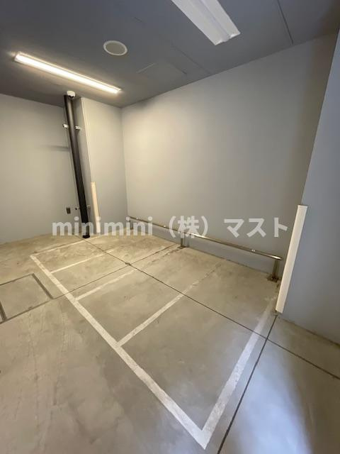 エスライズ難波Ⅲの駐車場