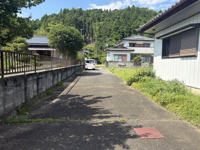 山田町蔵ノ内 売土地の前面道路含む現地写真