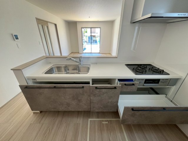 沖縄市知花新築戸建て　A号棟（全5棟）のキッチン|使いやすいキッチンです