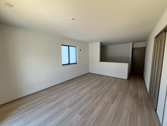 沖縄市知花新築戸建て　A号棟（全5棟）の居間・リビング|使いやすい居間です