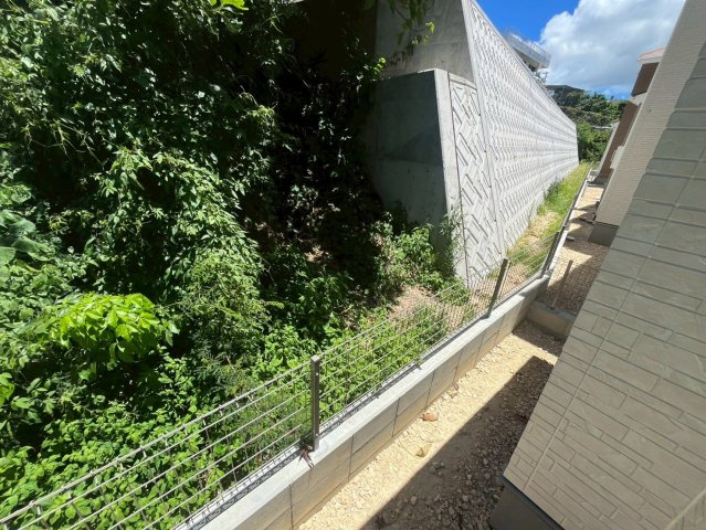 沖縄市知花新築戸建て　A号棟（全5棟）の庭|暖かな日差しのふりそそぐバルコニー