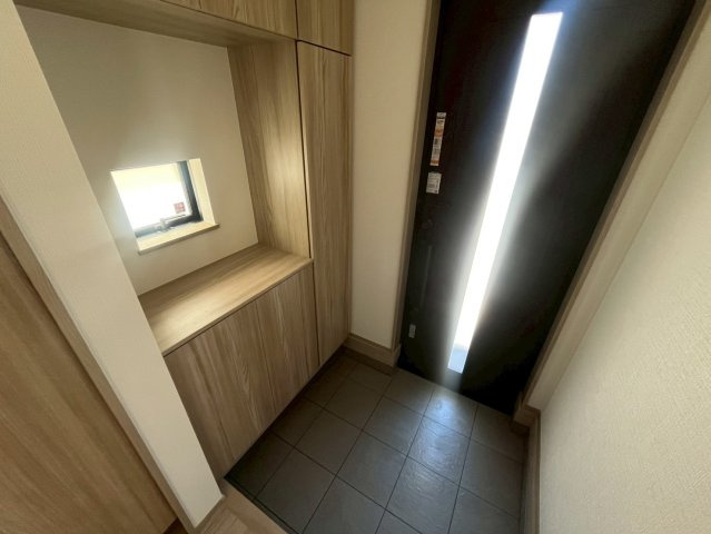 沖縄市知花新築戸建て　A号棟（全5棟）の玄関|シンプルで使いやすい玄関です