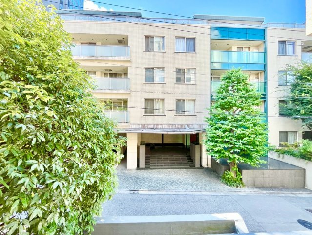 チサンマンション原宿のエントランス|2026.07.10撮影

現地ご見学希望・資料請求などお気軽にお問い合わせ下さい！
03-5990-5201