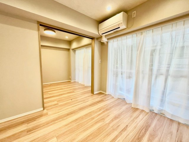 チサンマンション原宿の居間・リビング|2026.07.10撮影

現地ご見学希望・資料請求などお気軽にお問い合わせ下さい！
03-5990-5201