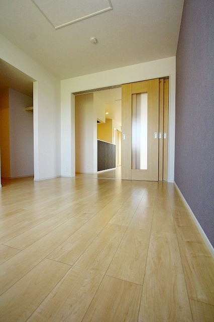 プラシードの寝室|風通しも良い寝室です☆
