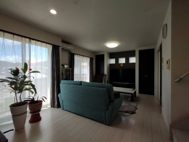 小島町一戸建の居間・リビング